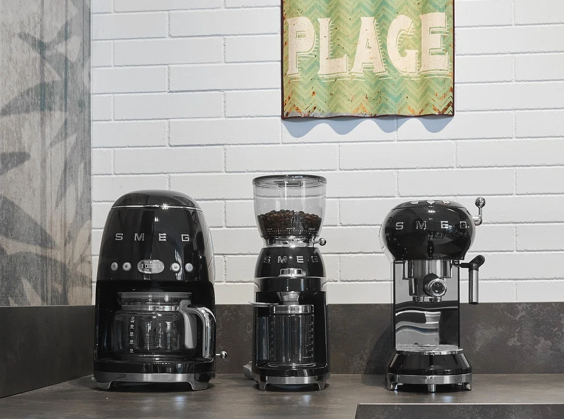 Kávový program Smeg v černé barvě