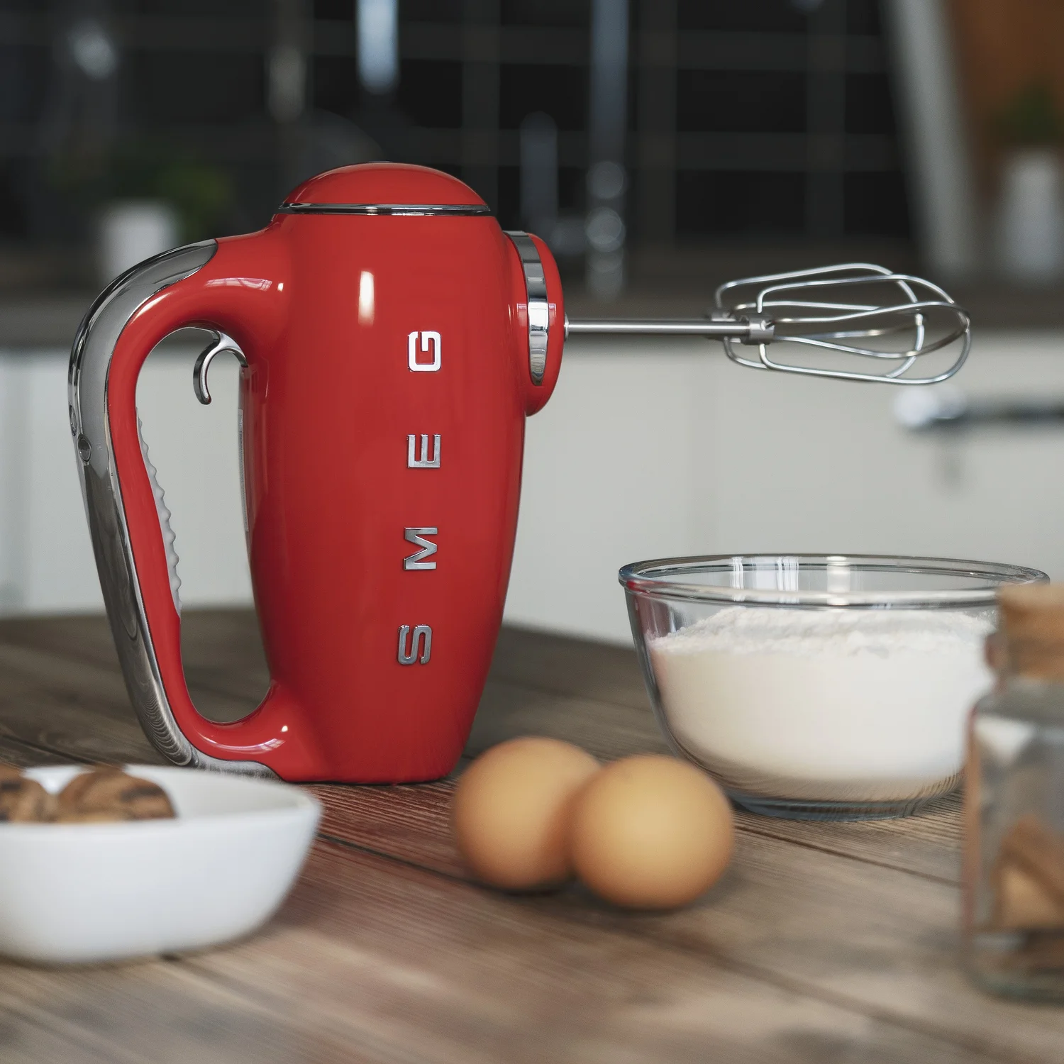 smeg ruční šlehač červený