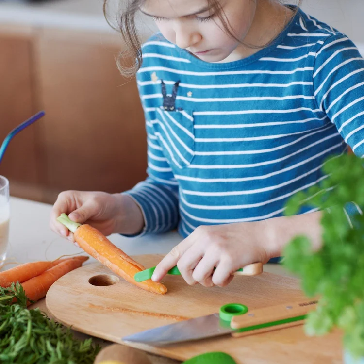Opinel dětská kuchařská sada Le petit Chef (kuchařský nůž, škrabka a chránič)