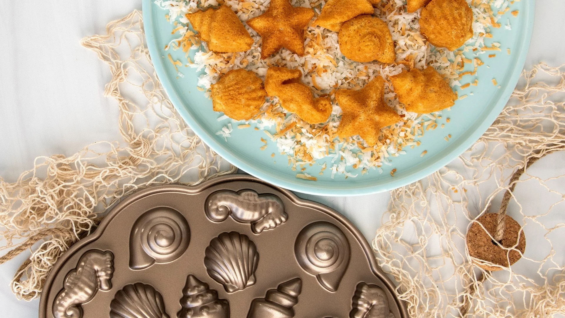 Tropické kokosové dortíky s rumovou polevou