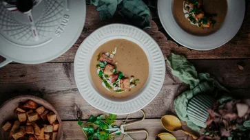 Krémová polievka z pečeného cesnaku