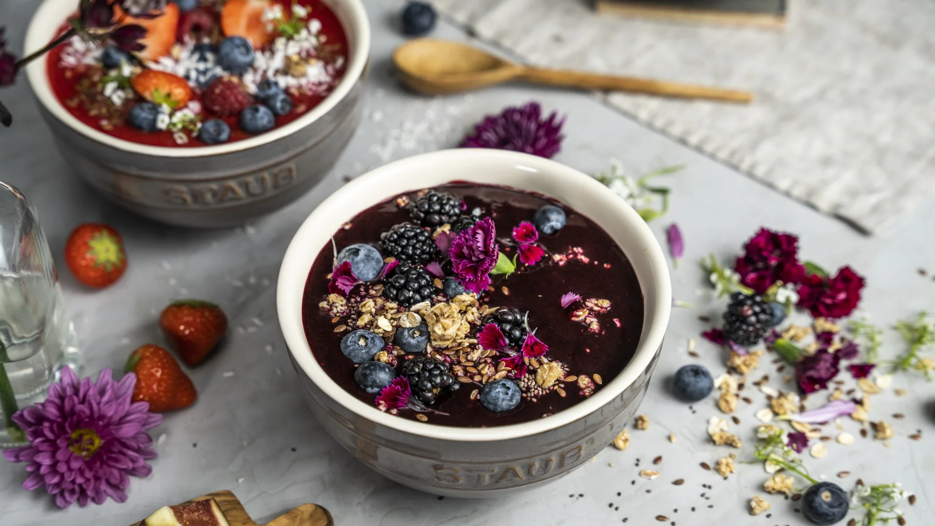 Smoothie bowl – barevná snídaně plná vitamínů
