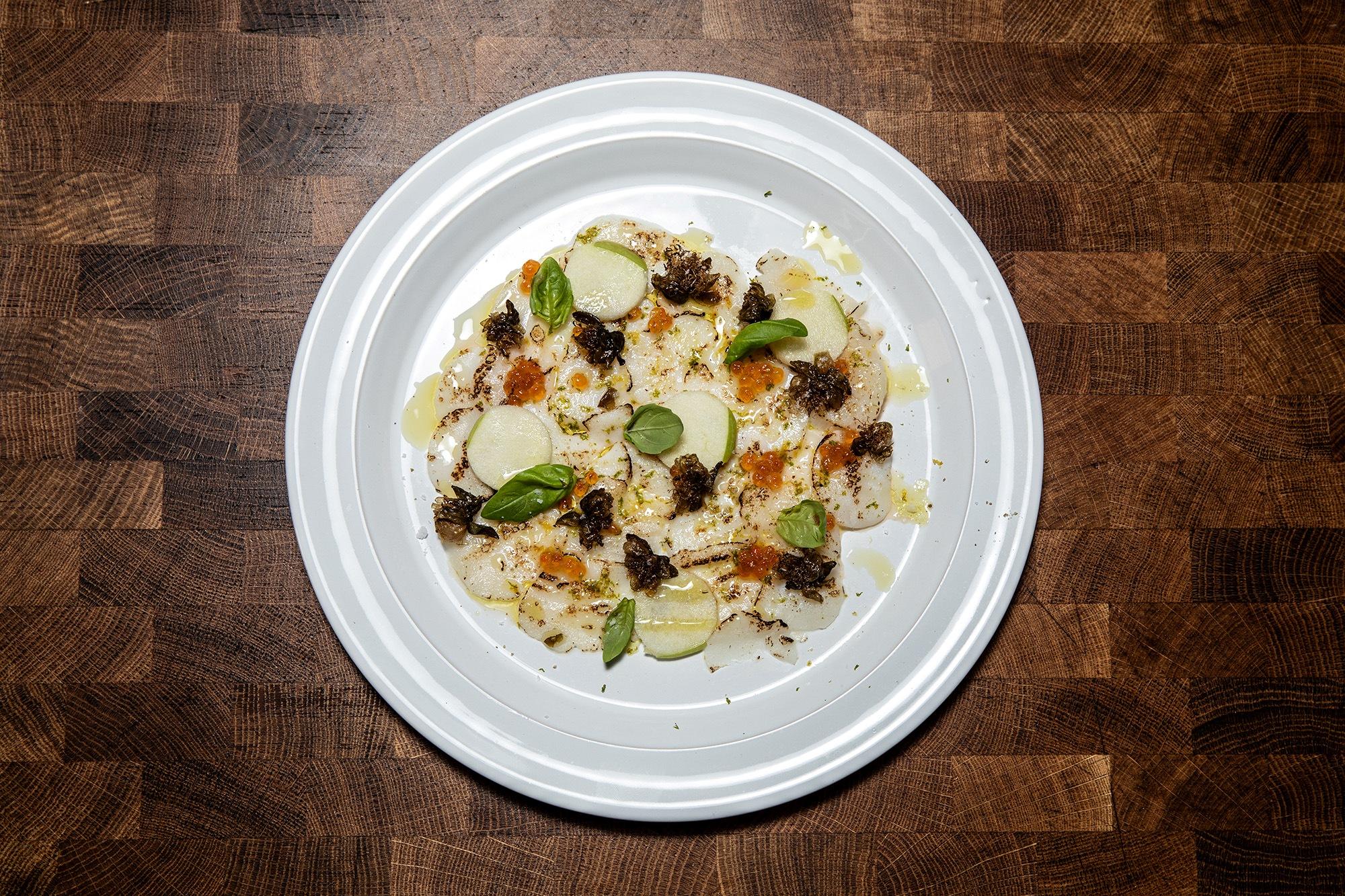 Carpaccio z hřebenatek podle Marka Pavaly