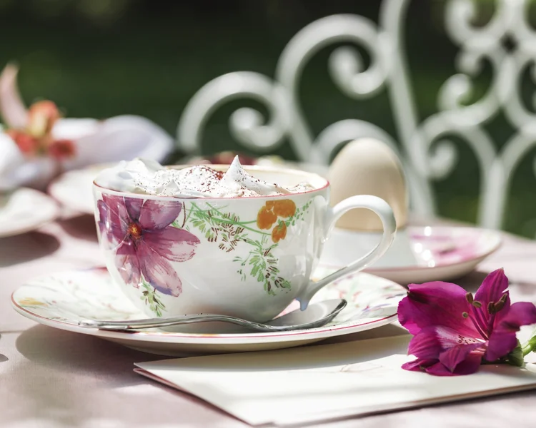 Jar je tu! Užite si kvetinové vzory a pestré farby aj vo vašej kuchyni.