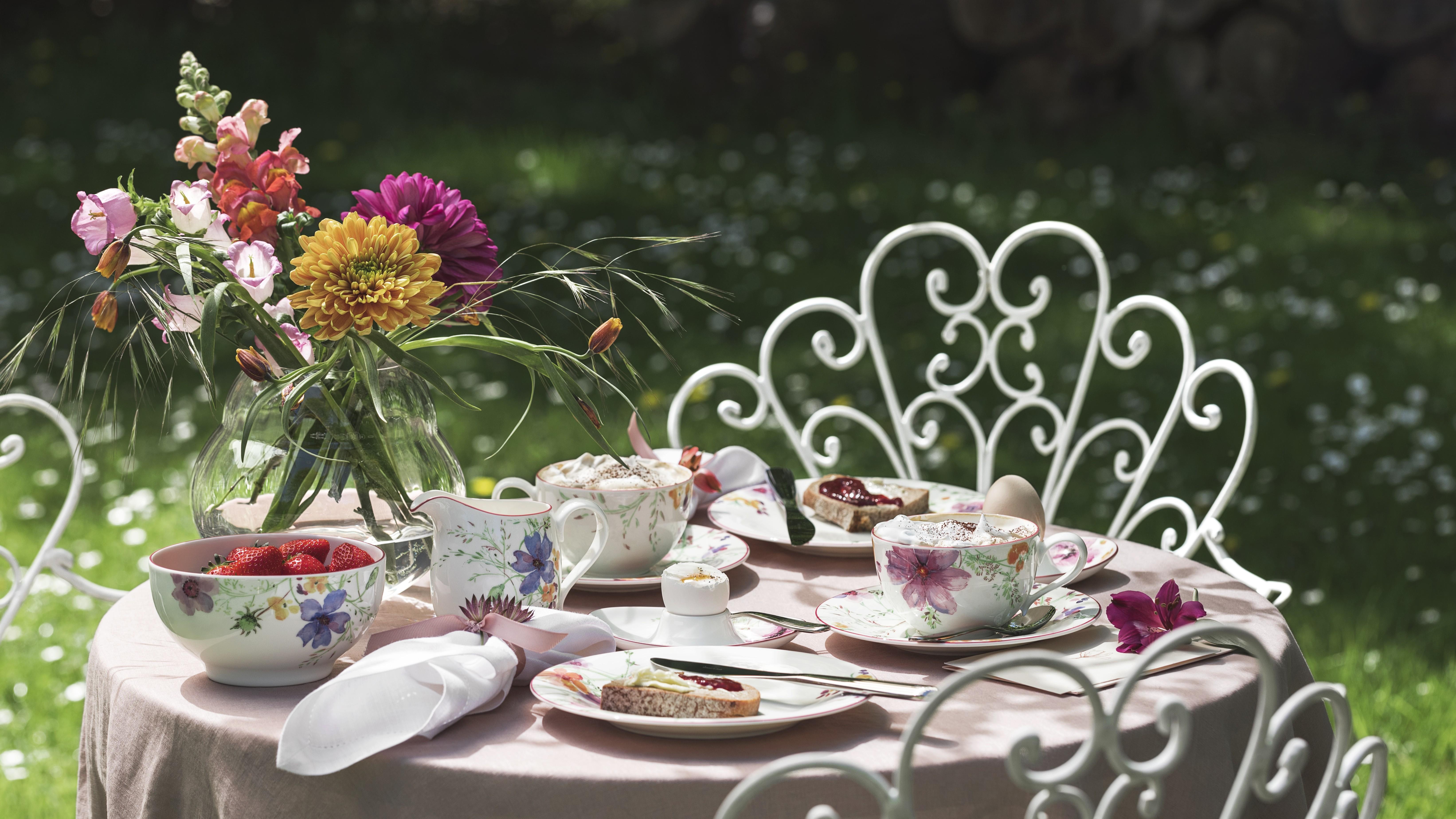 Jar je tu! Užite si kvetinové vzory a pestré farby aj vo vašej kuchyni.