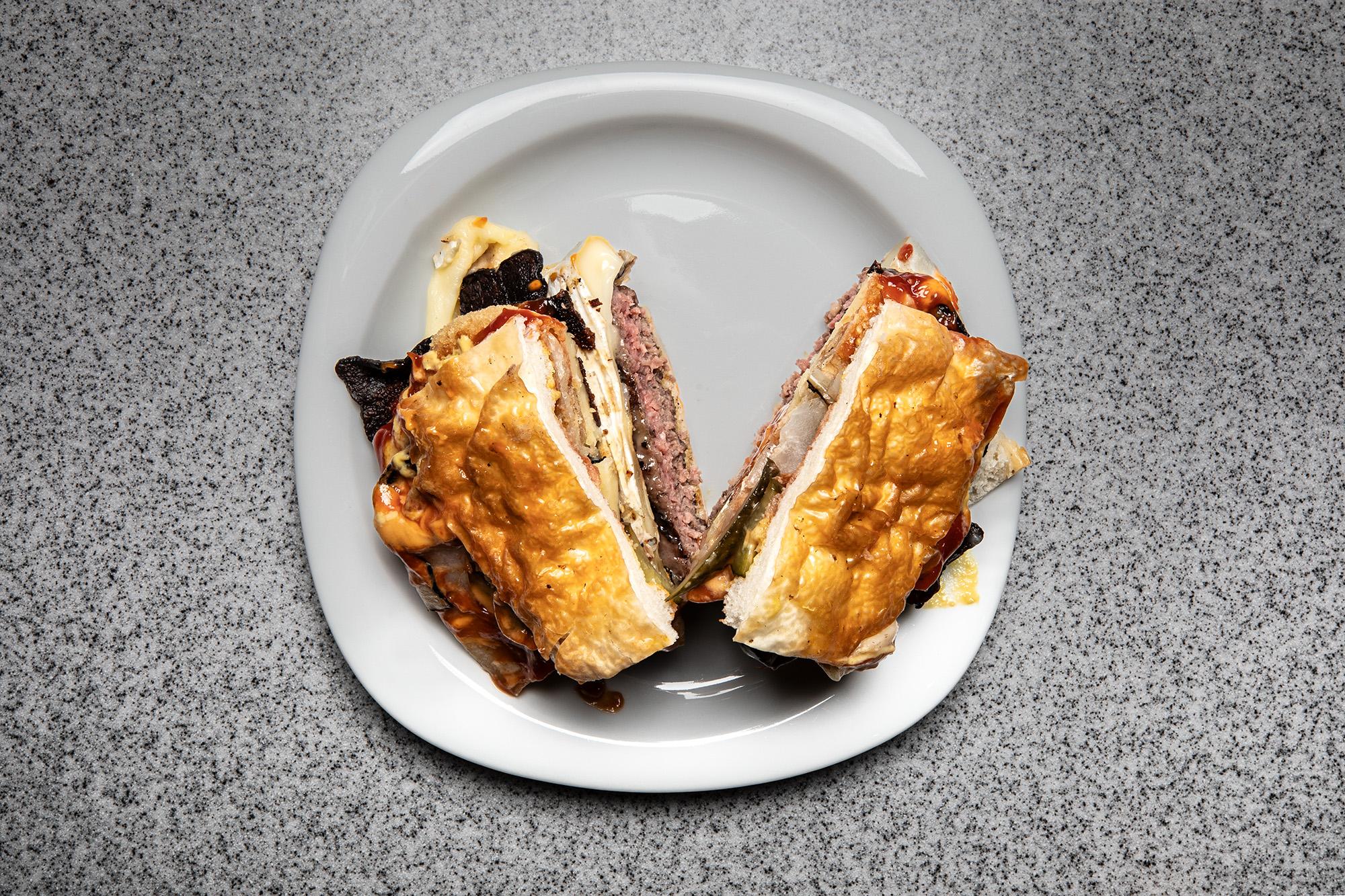 STRAUZZ Burger s českým twistom