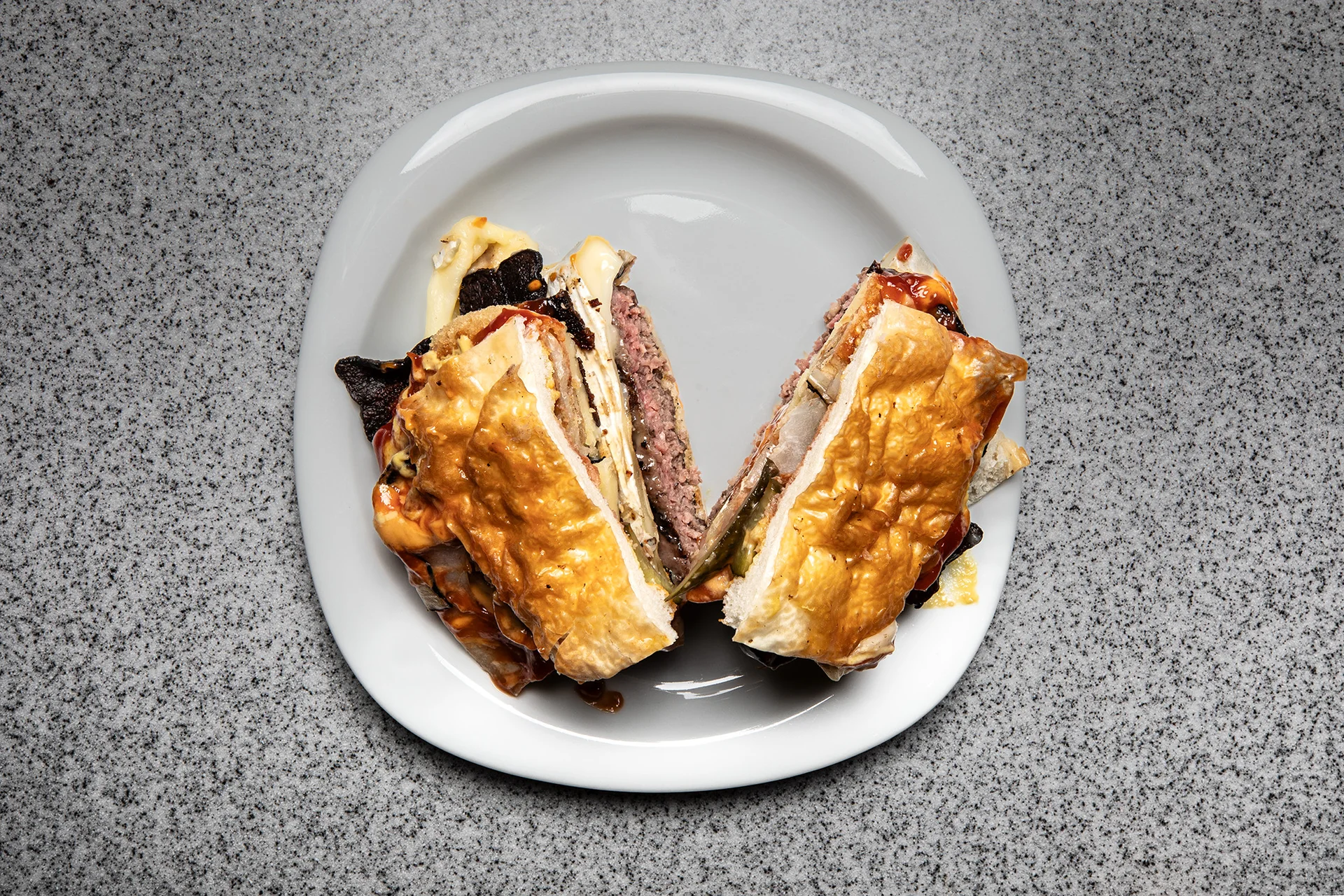 STRAUZZ Burger s českým twistom