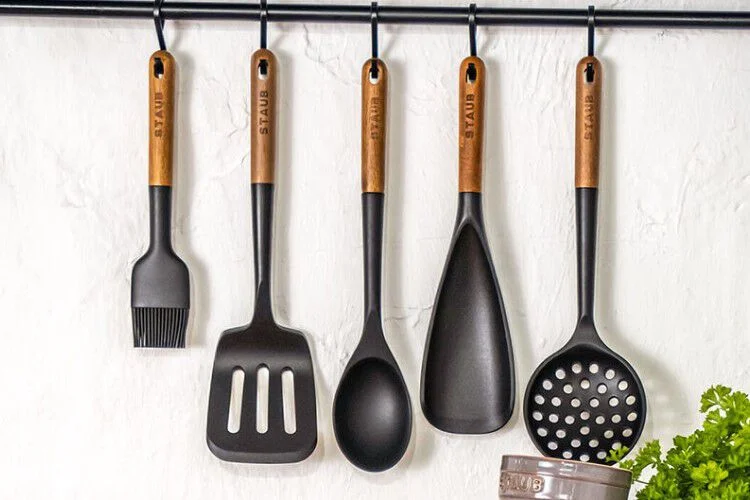 Keramická mísa s korkem pro uchování ovoce a zeleniny