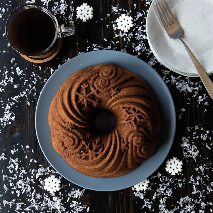 Medová bábovka s opilými višněmi