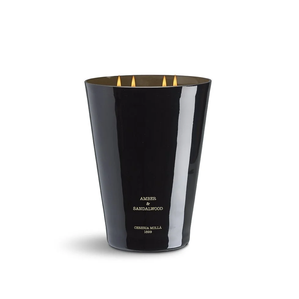 CERERIA MOLLA Vela XXL svíčka 4 knotová 3,5kg Amber & Sandalwood černá (EOL)