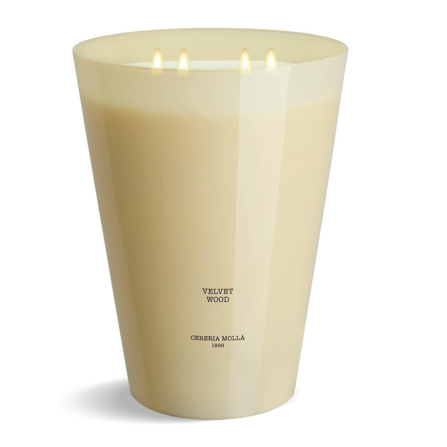 CERERIA MOLLA Large XXL svíčka 4 knotová Velvet Wood 3,5kg krémová (EOL)