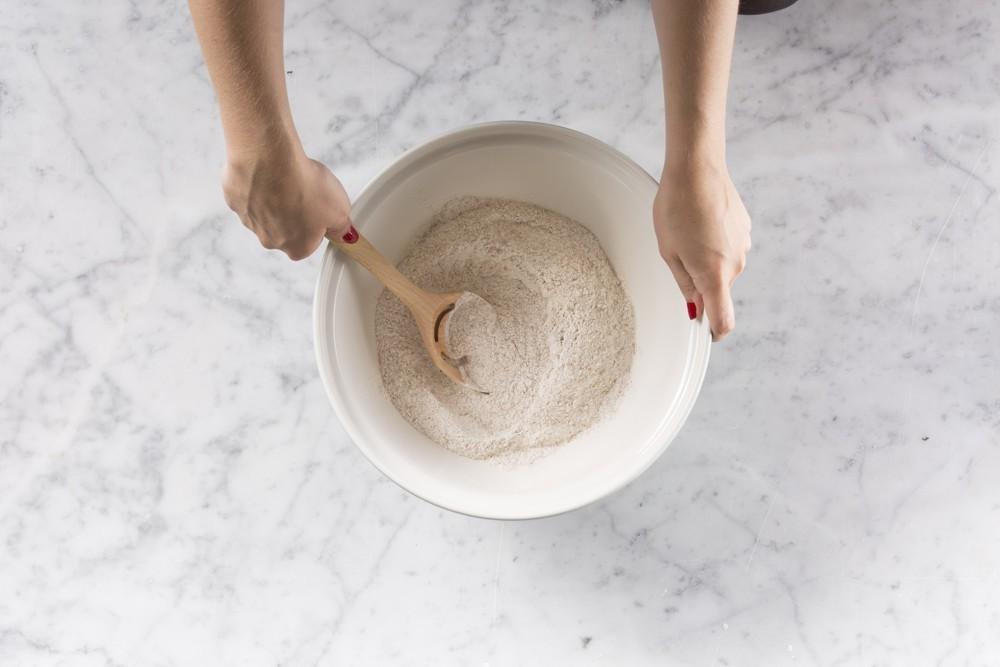 MASON CASH Innovative 2 v 1 lžíce s průřezy & oddělovač bílků 32 cm