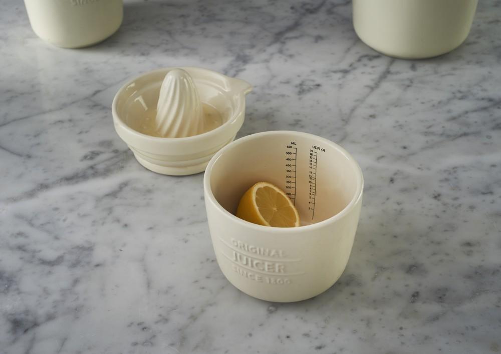 MASON CASH Innovative keramický citrusovač s nálevkou 0,55l bílý (EOL)