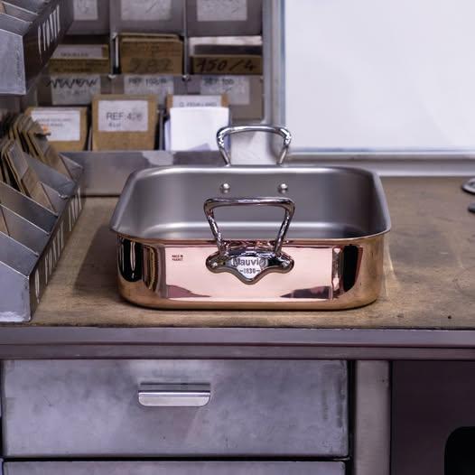 Medený pekáč s nerezovými uchami a roštom, M’héritage 150 S, 30 x 22 cm