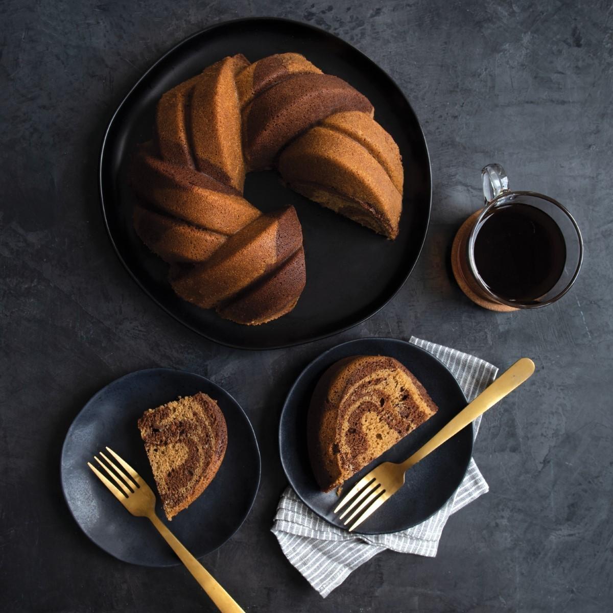 NW Forma na bábovku 75 let propletená 12 cup zlatá 