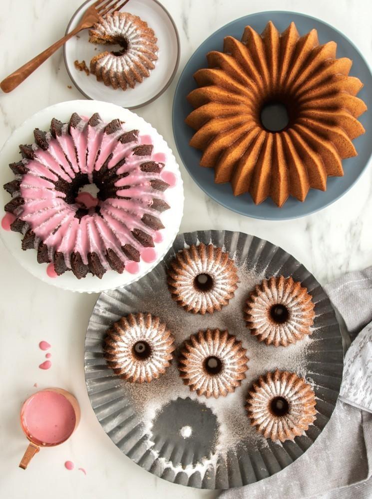 Forma na bábovku Brilliance, zlatá, 2,4l