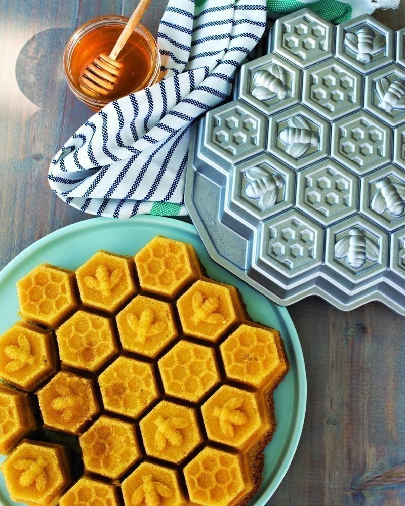 Forma na bábovku včelí plást, 28 x 30 cm, zlatá