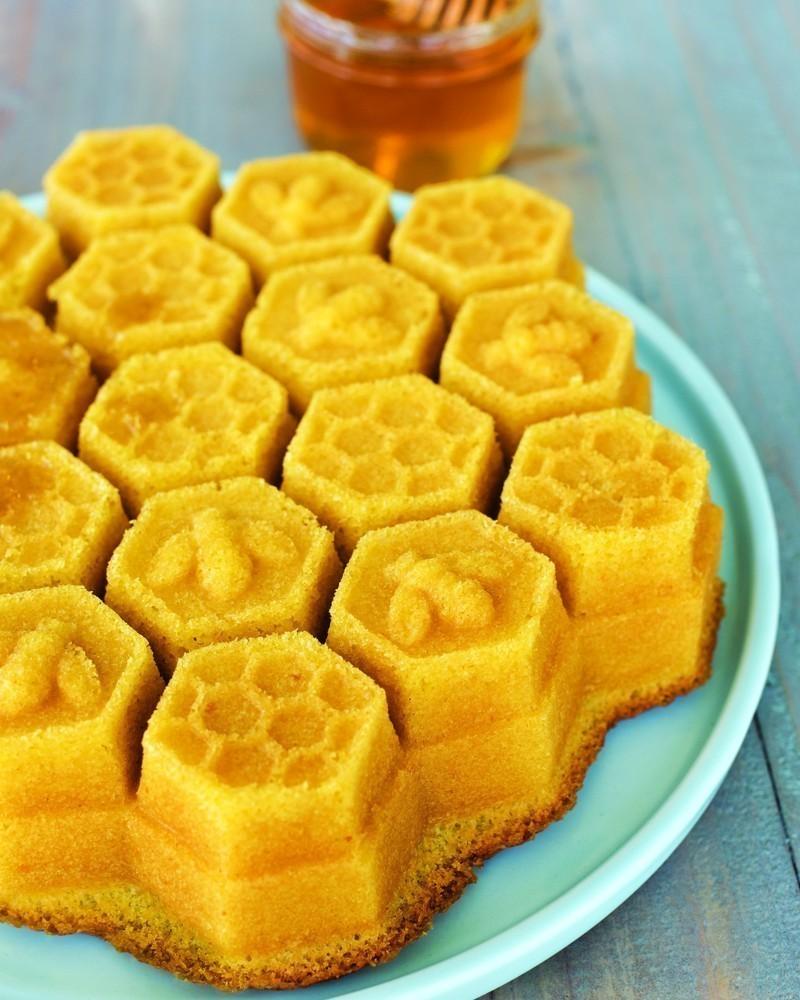 Forma na bábovku včelí plást, 28 x 30 cm, zlatá