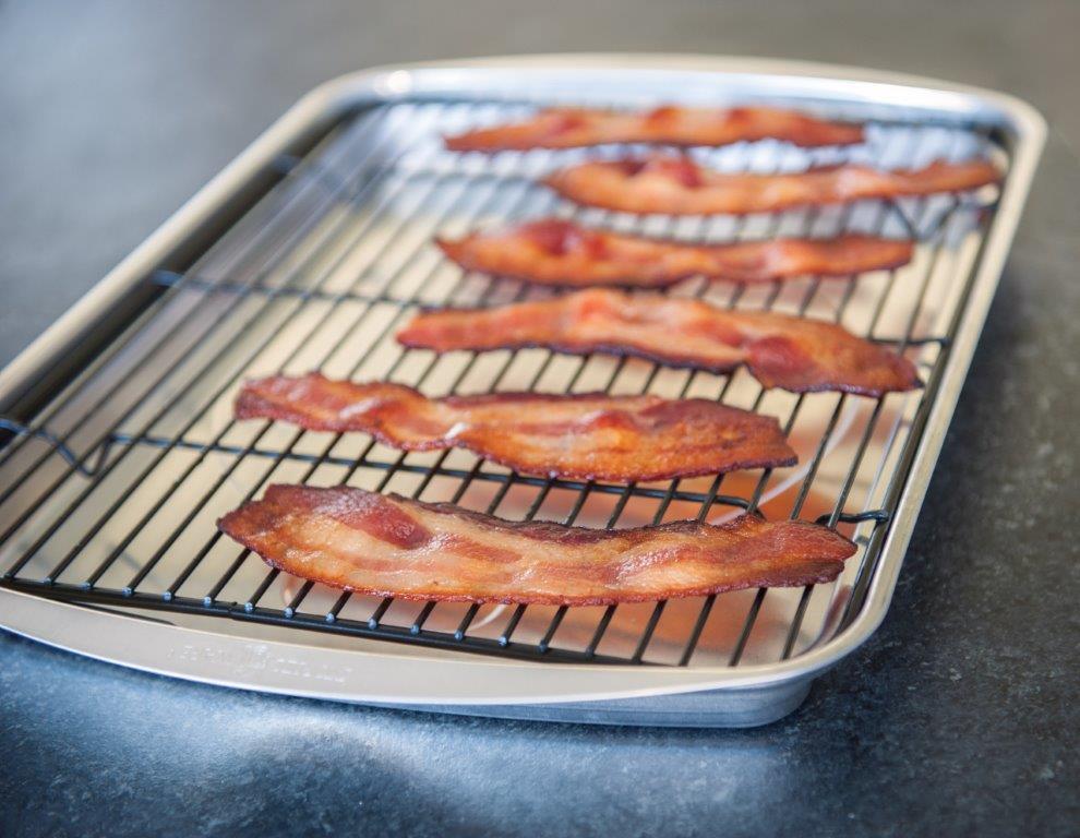 NW hliníkový plech na pečení  s mřížkou 38x29x3 cm 