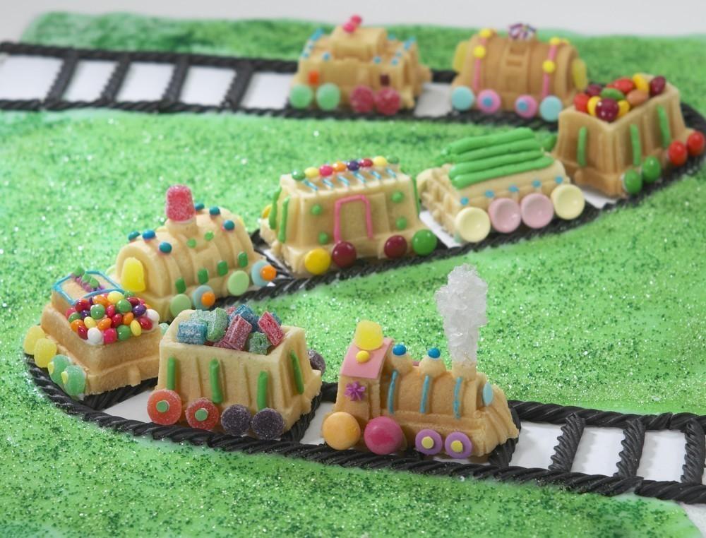 Forma na bábovku vláček 9 částí, 1,2 l