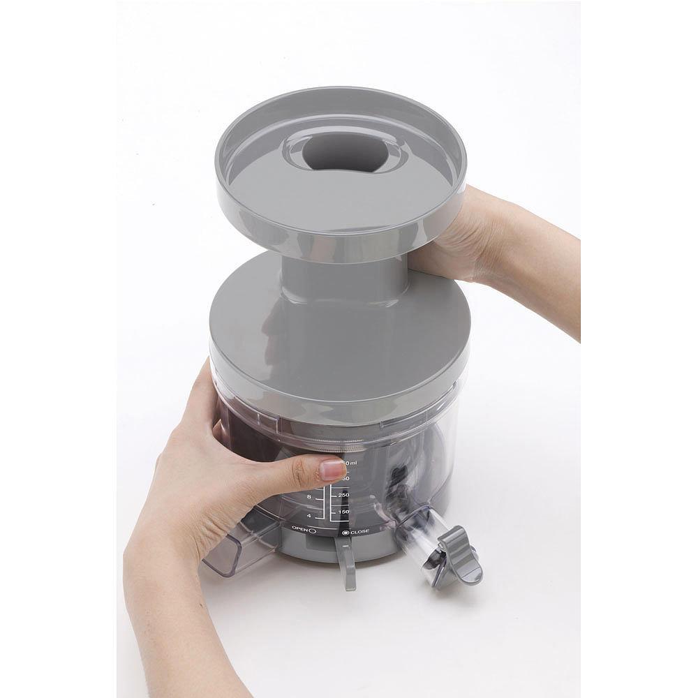 SMEG 50's Retro Style odšťavňovač s příslušenstvím 1l SJF01 (EOL)