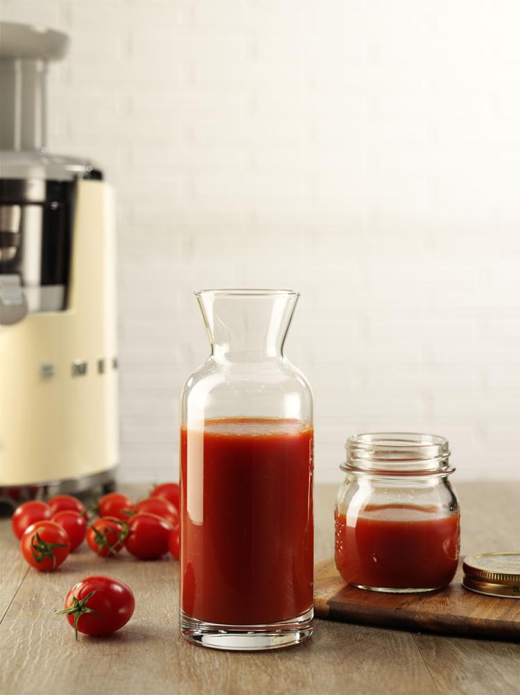 SMEG 50's Retro Style odšťavňovač s příslušenstvím 1l SJF01 (EOL)