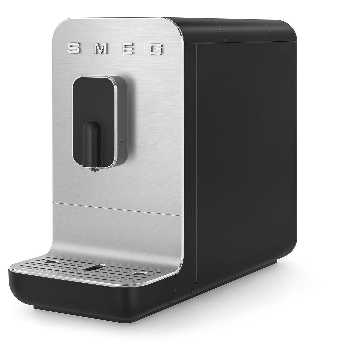 SMEG Automatický kávovar na espresso 19 barů / 1,4l černý (EOL)