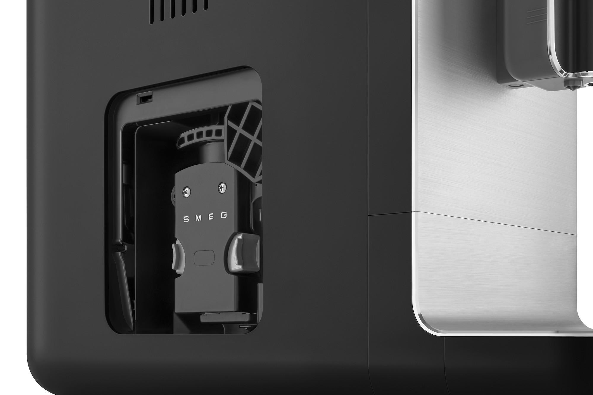 SMEG Automatický kávovar na espresso 19 barů / 1,4l černý (EOL)