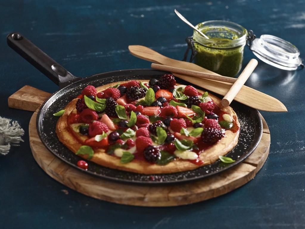 STAUB Pánev na palačinky 30 cm s přísl. litinová rukojeť černá