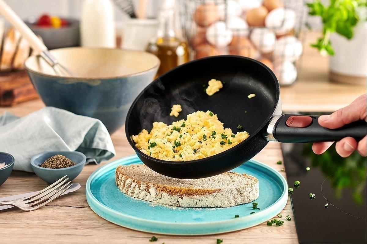 Nepriľnavá panvica Eco Lite s odnímateľnou rukoväťou, 28 cm