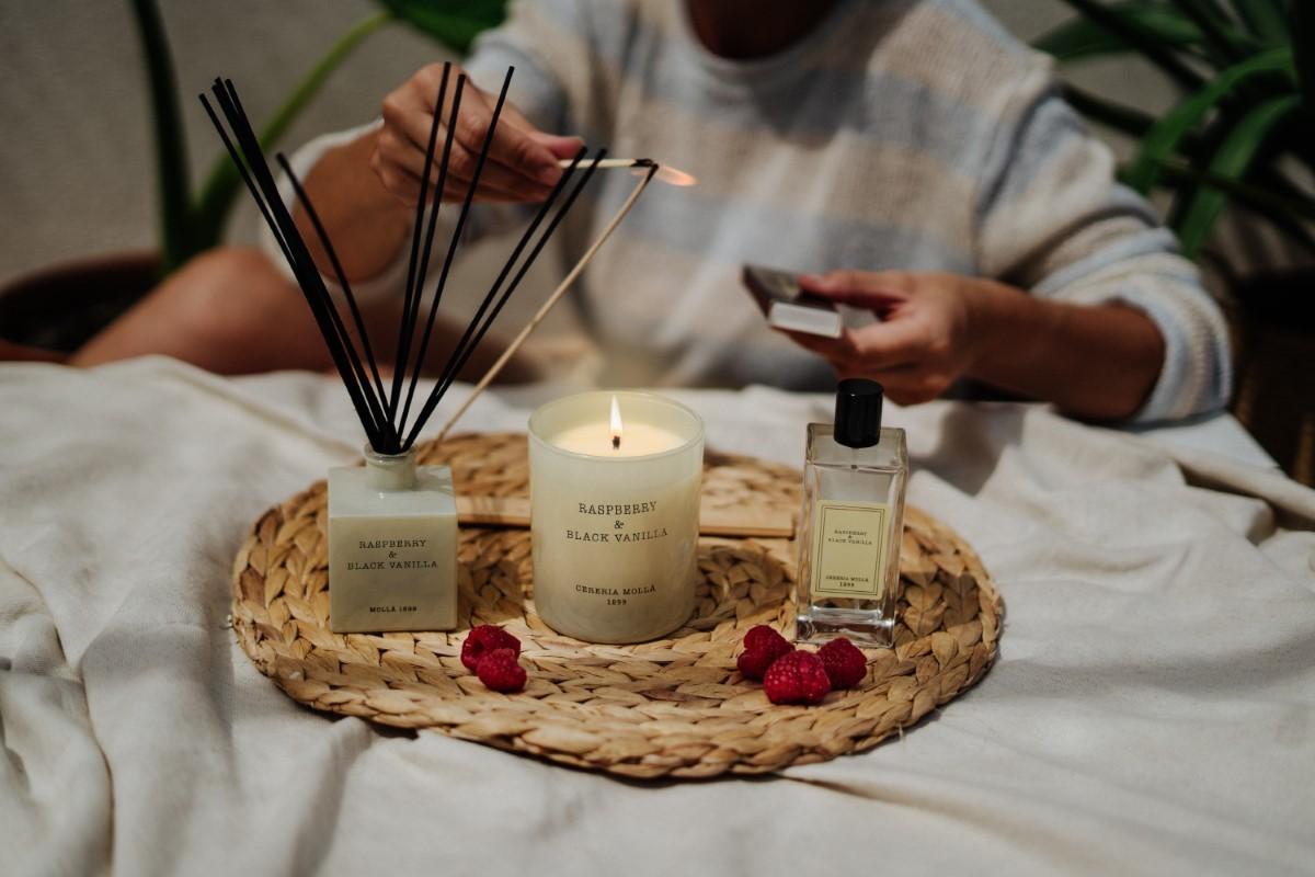 CERERIA MOLLA Boutique vonné tyčinky Raspberry and Black Vanilla 20ks krémové (EOL)