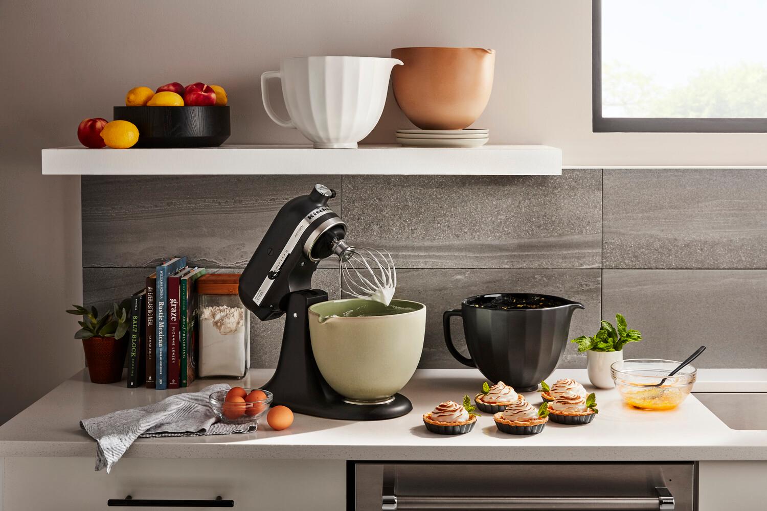 KitchenAid Keramická mísa 4,83l bílá čokoláda  