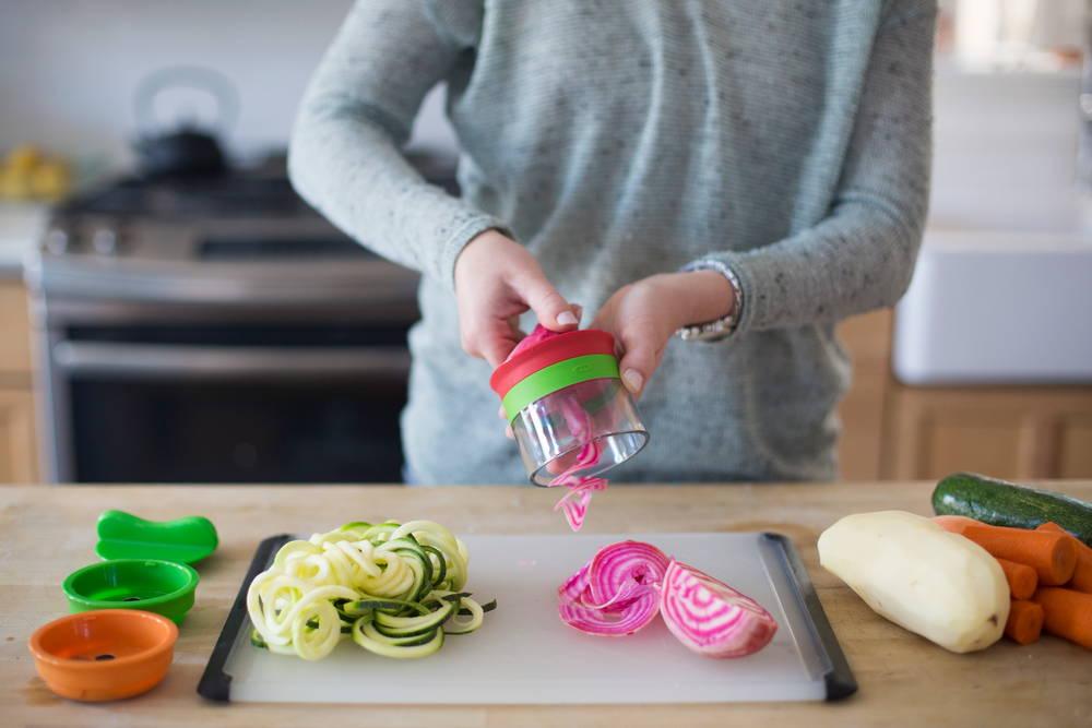 OXO Good Grips ruční spiralizér na zeleninu 3v1