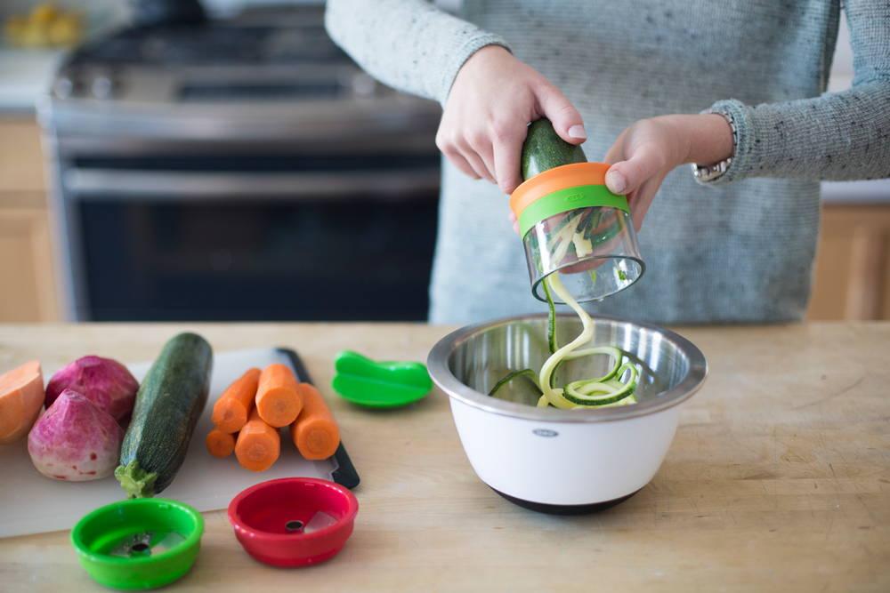 OXO Good Grips ruční spiralizér na zeleninu 3v1