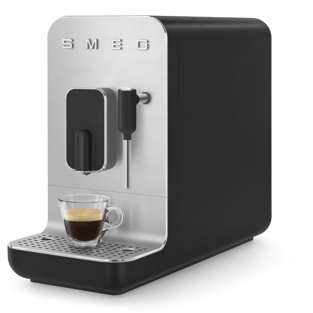 SMEG Automatický kávovar na cappucino 19 barů / 1,4l (EOL)