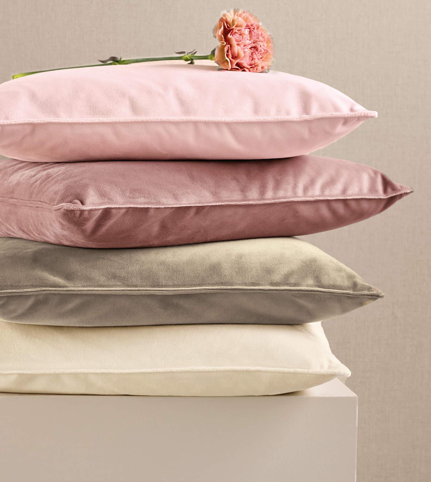 Zamatová obliečka na vankúš Prince, 40 x 40 cm, silver peony