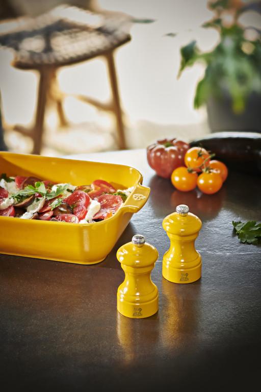 Mlynček na čierne korenie Bistrorama, 10 cm, šafranovo žltá