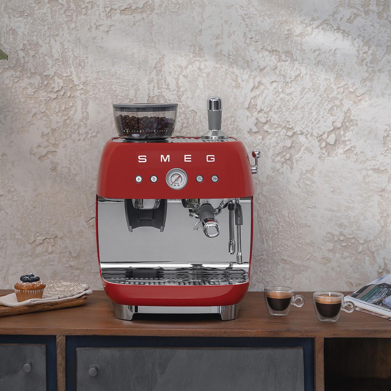 Pákový kávovar s mlynčekom EGF03, 50's Retro Style, čierna