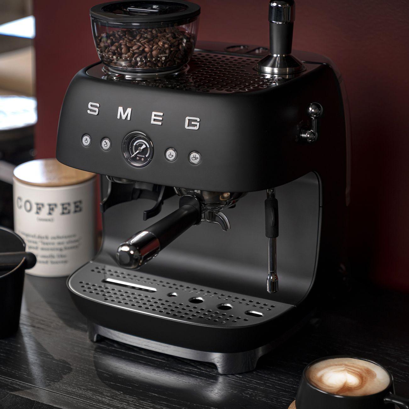 Pákový kávovar s mlynčekom EGF03, 50's Retro Style, biela 