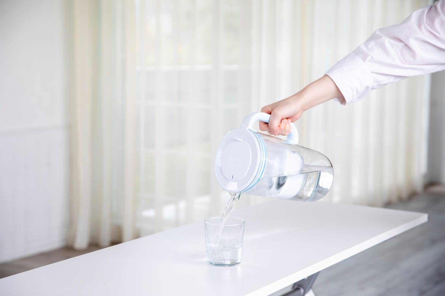 Sklenená filtračná kanvica Glass Jug, 2,5 l, svetlo modrá