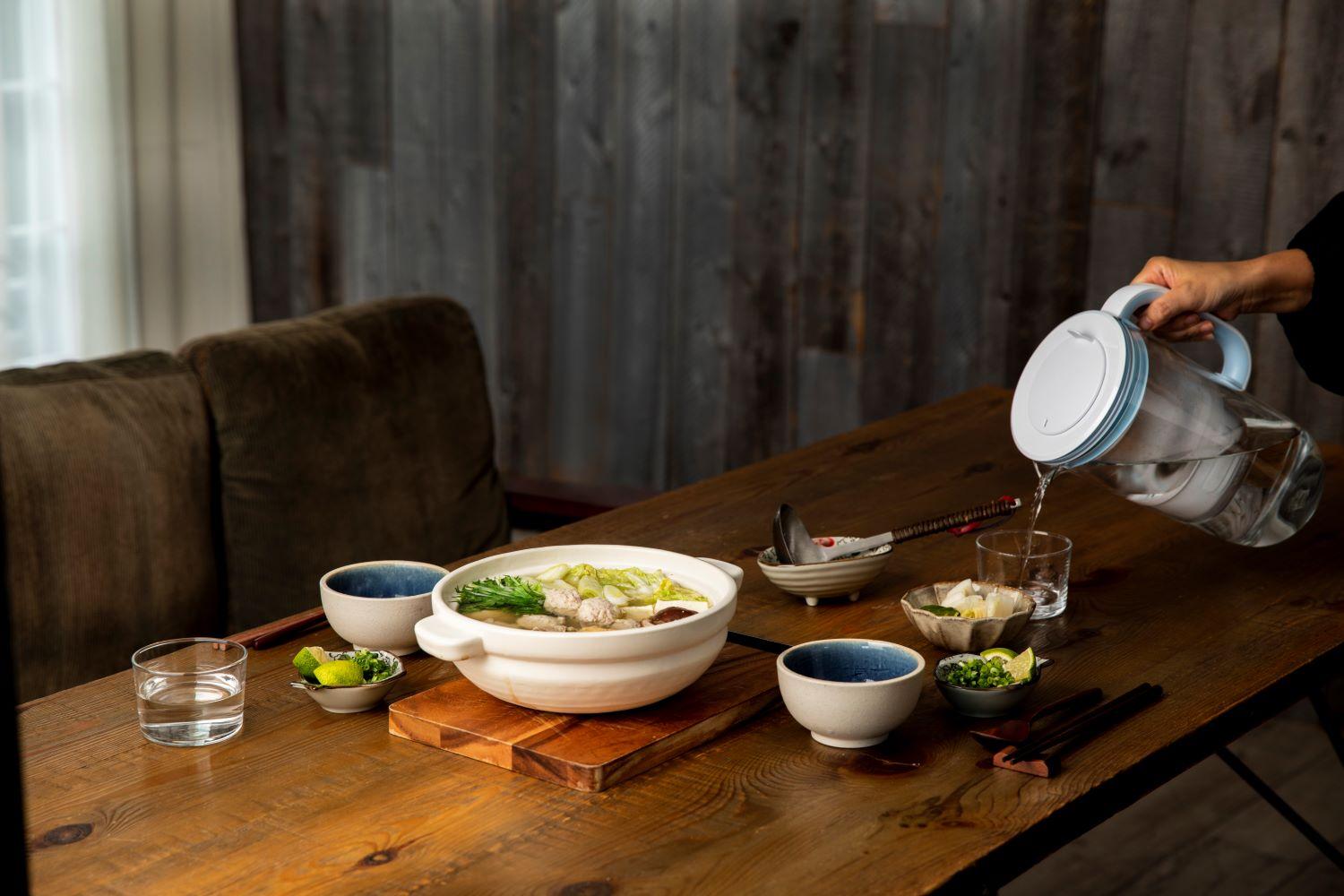 Sklenená filtračná kanvica Glass Jug, 2,5 l, svetlo modrá