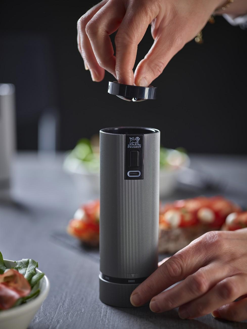 Elektrický dobíjací mlynček na korenie Line u´Select, 15 cm, karbónová