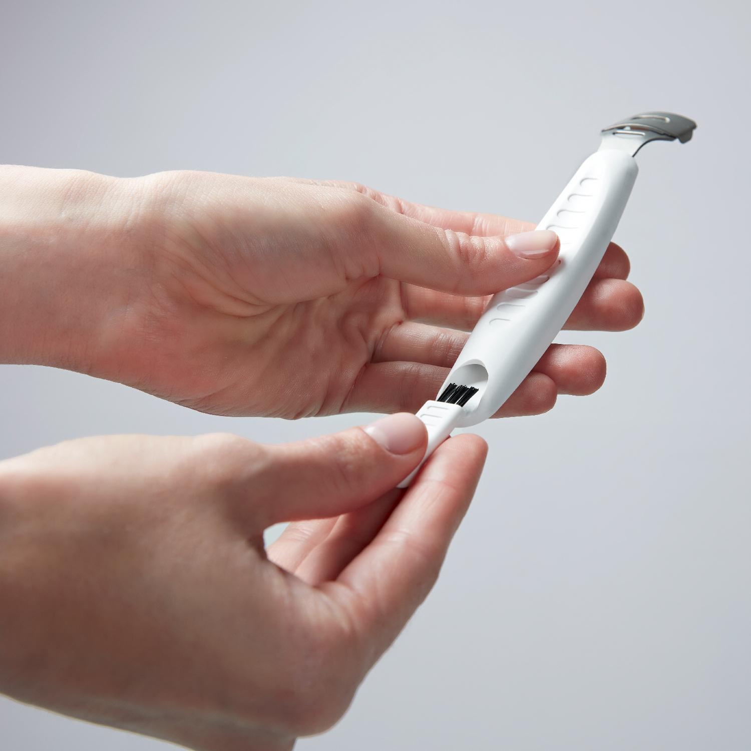 Škrabka na stvrdnutú kožu na pätách, biela