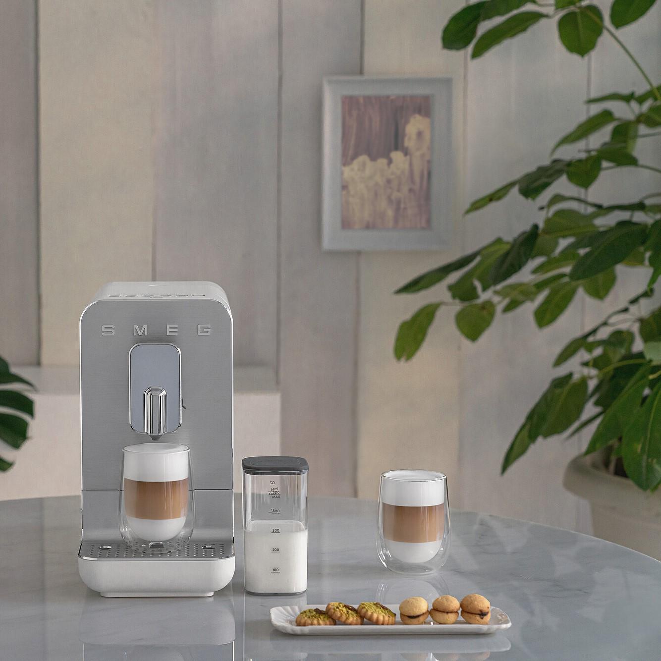 Automatický kávovar na espresso / cappuccino, BCC13, s dávkovačom mlieka, čierna