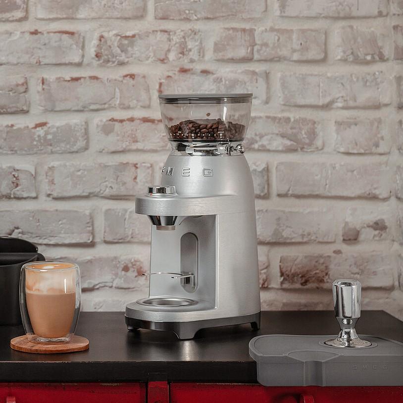 Mlynček na kávu Minipro 50´s Style CGF02, chrómová