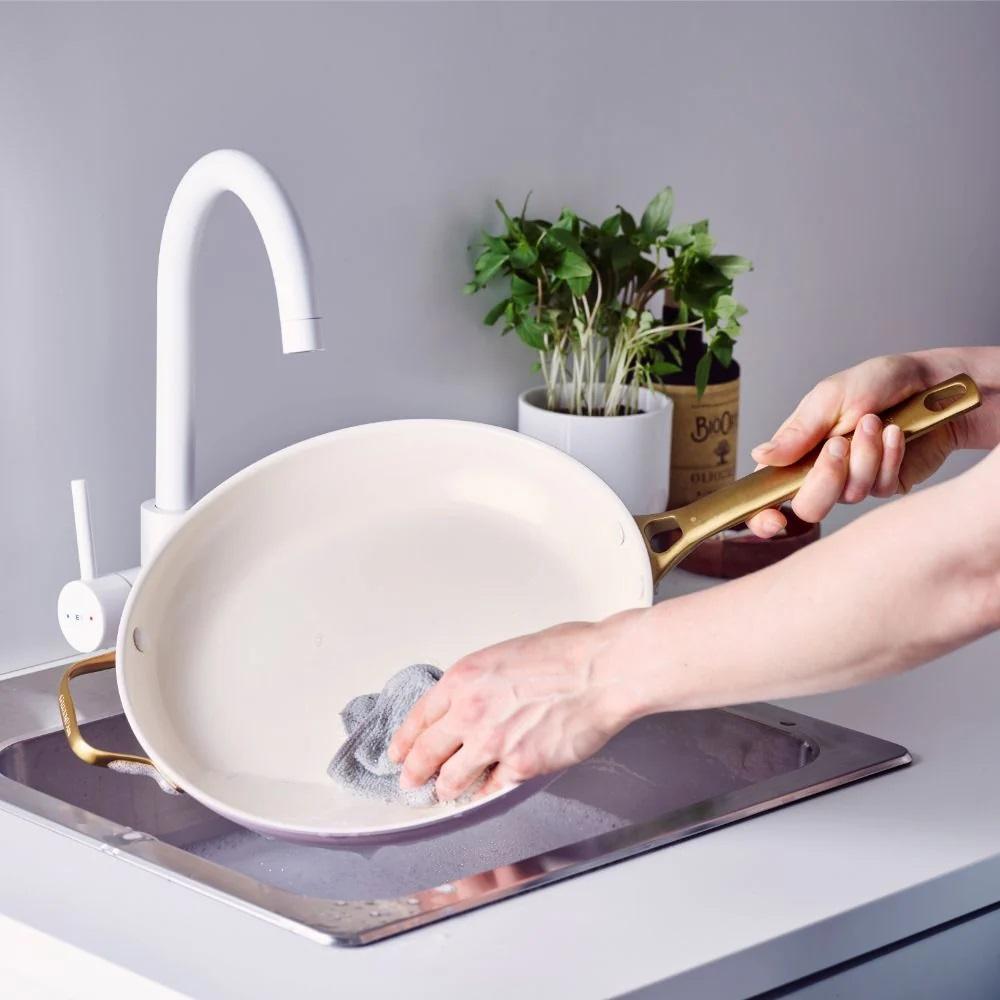 Sada 2 nepriľnavých keramických panvíc Padova 20 + 26 cm, svetlo modrá