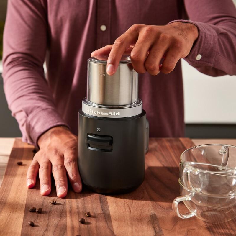 Bezdrôtový mlynček na kávu GO s batériou, 5KBGR111, čierna mat