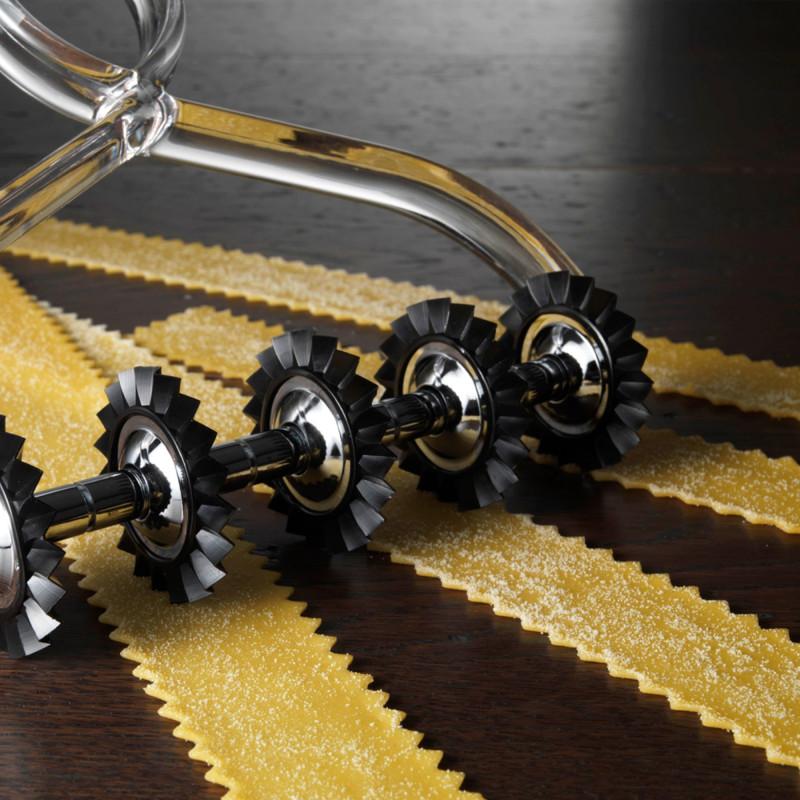 Multifunkčné viacradové radielko na cesto Pastabike, čierna