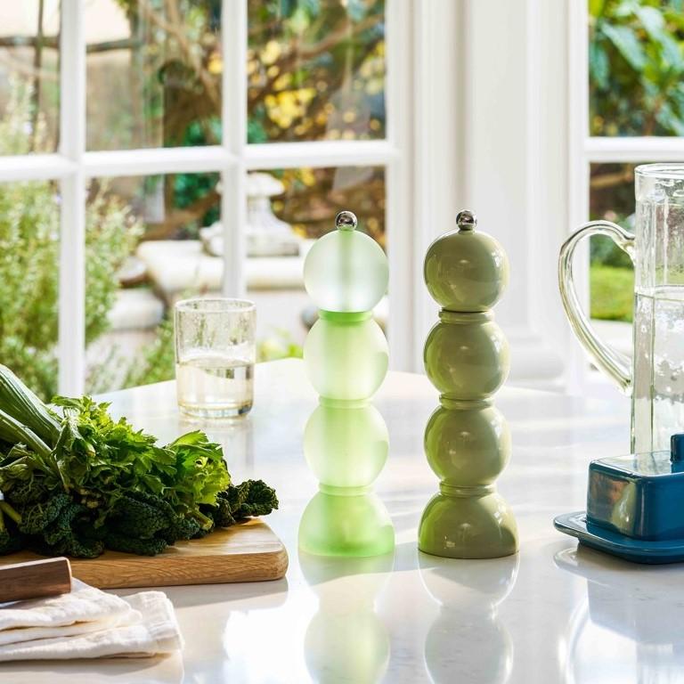 Akrylový mlynček na soľ alebo korenie Bobbin Frosty, 24 cm, zelený