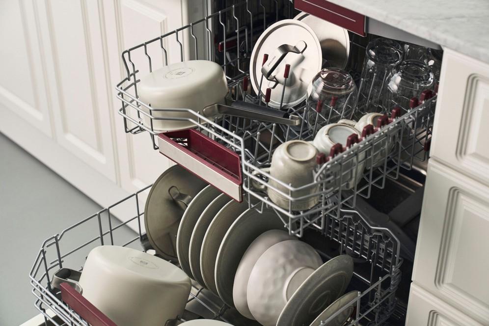 Súprava trojvrstvového nerezového riadu s keramickým povrchom Pure, 5 ks, zelená